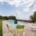 Guesthost - Into The Green! Imperia Appt With Parking & Pool *