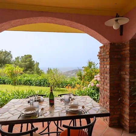 Into The Green! Imperia Appt With Parking & Pool