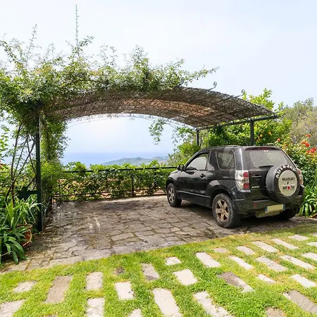 Guesthost - Into The Green! Imperia Appt With Parking & Pool Barcheo