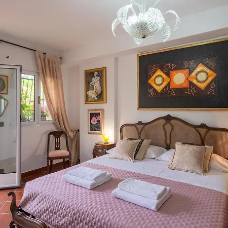 Guesthost - Into The Green! Imperia Appt With Parking & Pool Apartman Barcheo