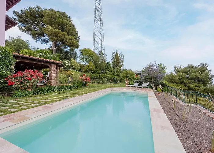 아파트 Guesthost - Into The Green! Imperia Appt With Parking & Pool Barcheo