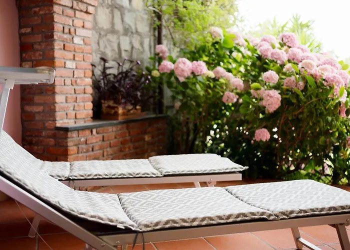 Guesthost - Into The Green! Imperia Appt With Parking & Pool 아파트