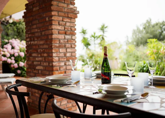 Guesthost - Into The Green! Imperia Appt With Parking & Pool Daire Barcheo