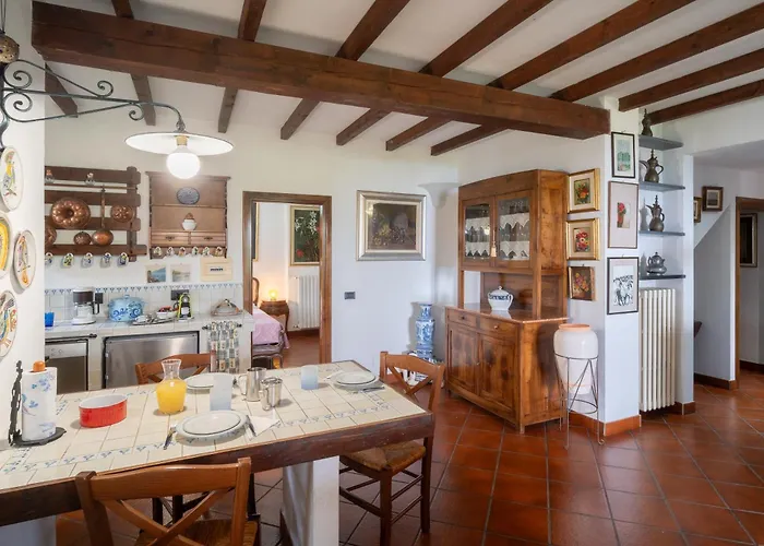 Guesthost - Into The Green! Imperia Appt With Parking & Pool Barcheo