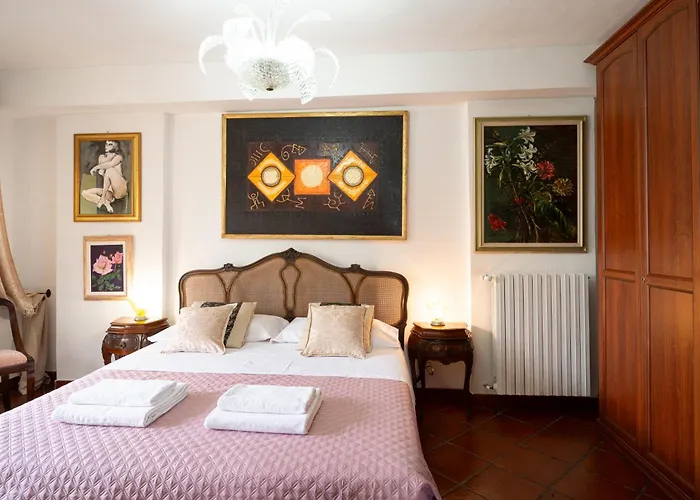 Guesthost - Into The Green! Imperia Appt With Parking & Pool Barcheo