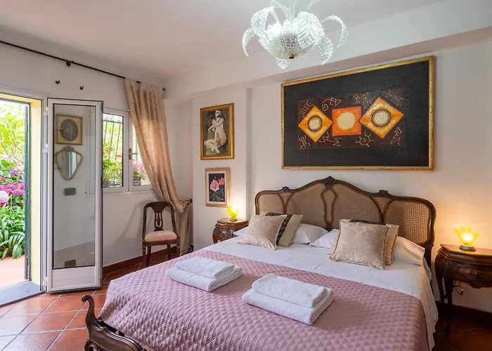 Guesthost - Into The Green! Imperia Appt With Parking & Pool Daire Barcheo
