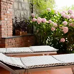Guesthost - Into The Green! Imperia Appt With Parking & Pool Apartament