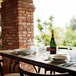 Guesthost - Into The Green! Imperia Appt With Parking & Pool Apartament Barcheo