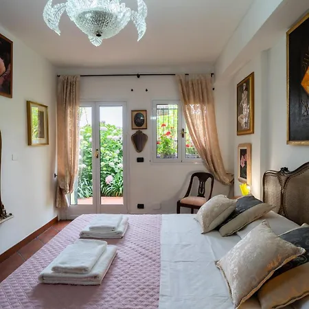 Into The Green! Imperia Appt With Parking & Pool Διαμέρισμα
