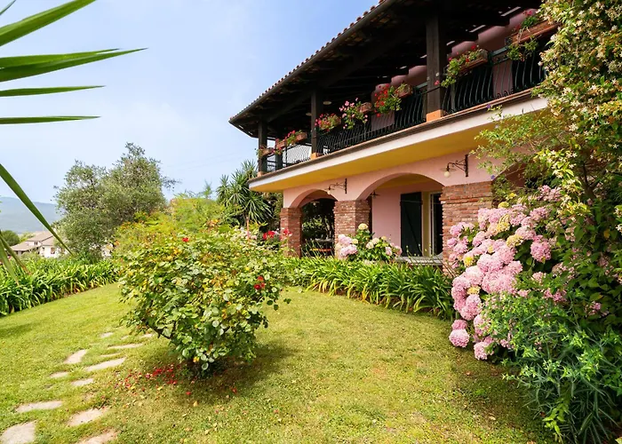 Guesthost - Into The Green! Imperia Appt With Parking & Pool Apartamento