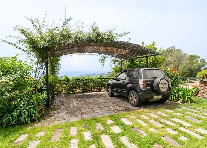 Guesthost - Into The Green! Imperia Appt With Parking & Pool Barcheo
